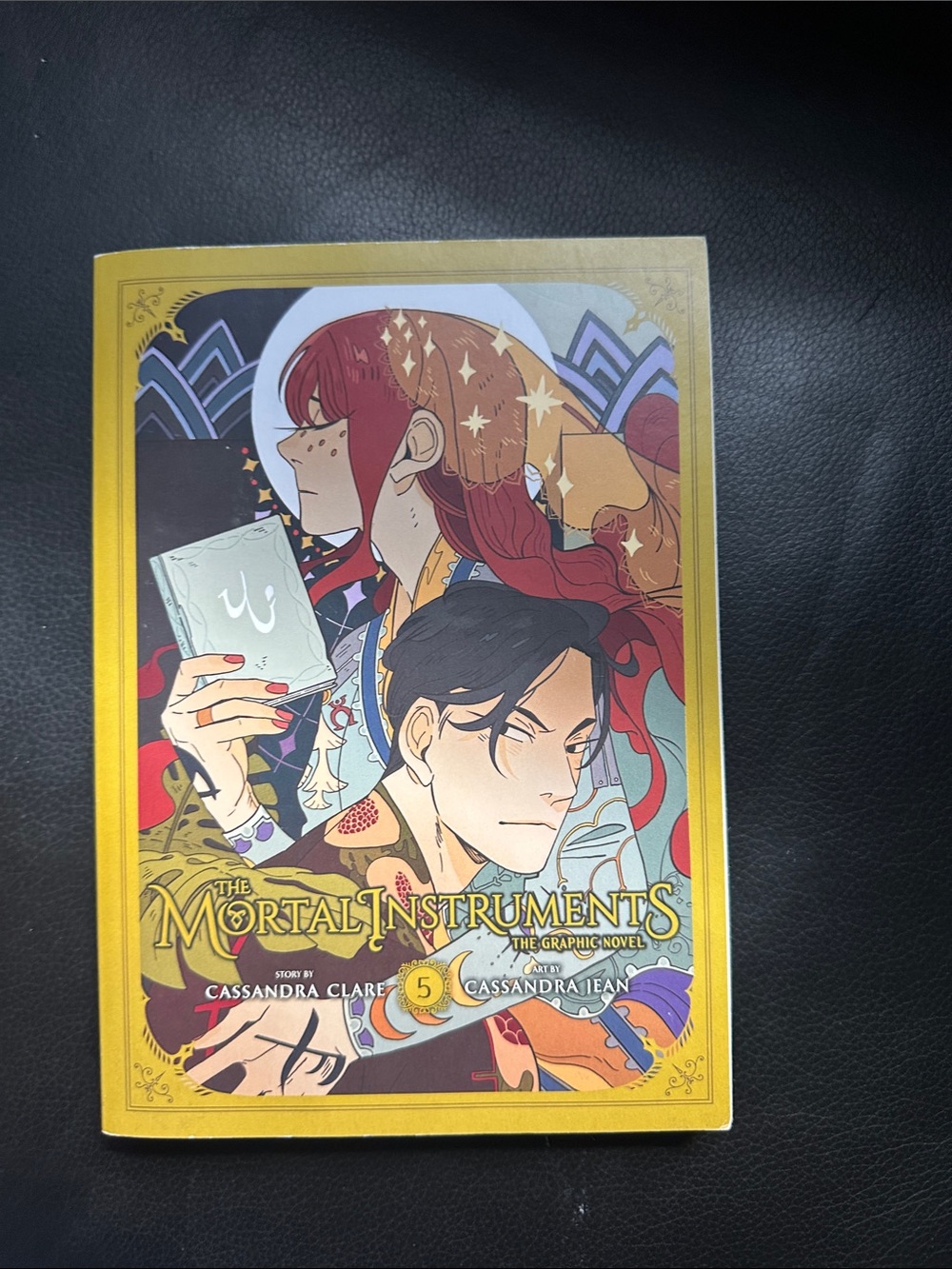 The Mortal Instruments Graphic Novel Vol. 5 - Gold Cover